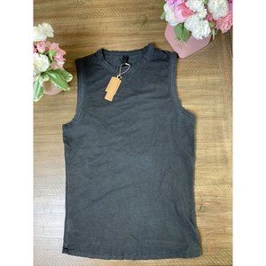 NEW SKIMS OUTDOOR SOOT DARK GRAY M HIGH CREW NECKLINE TEE SLEEVELESS T-SHIRT